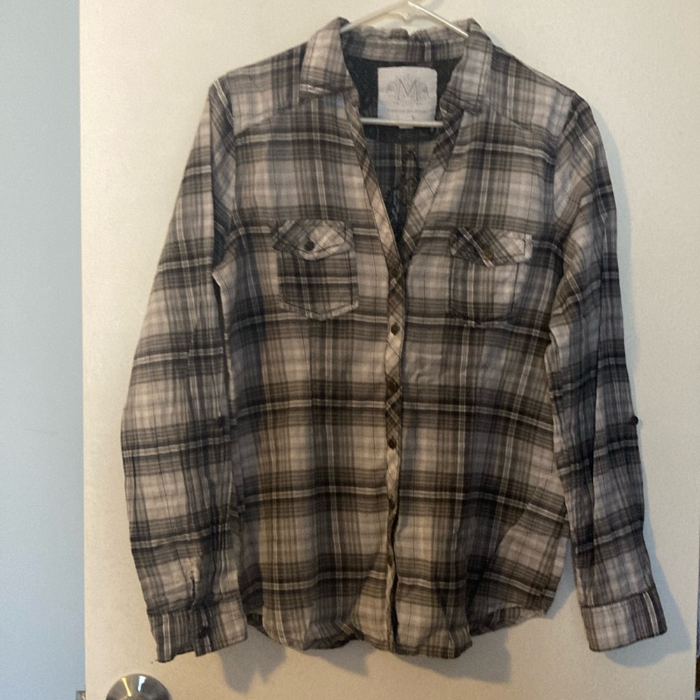 Beaut plaid style shirt with a Cross on back